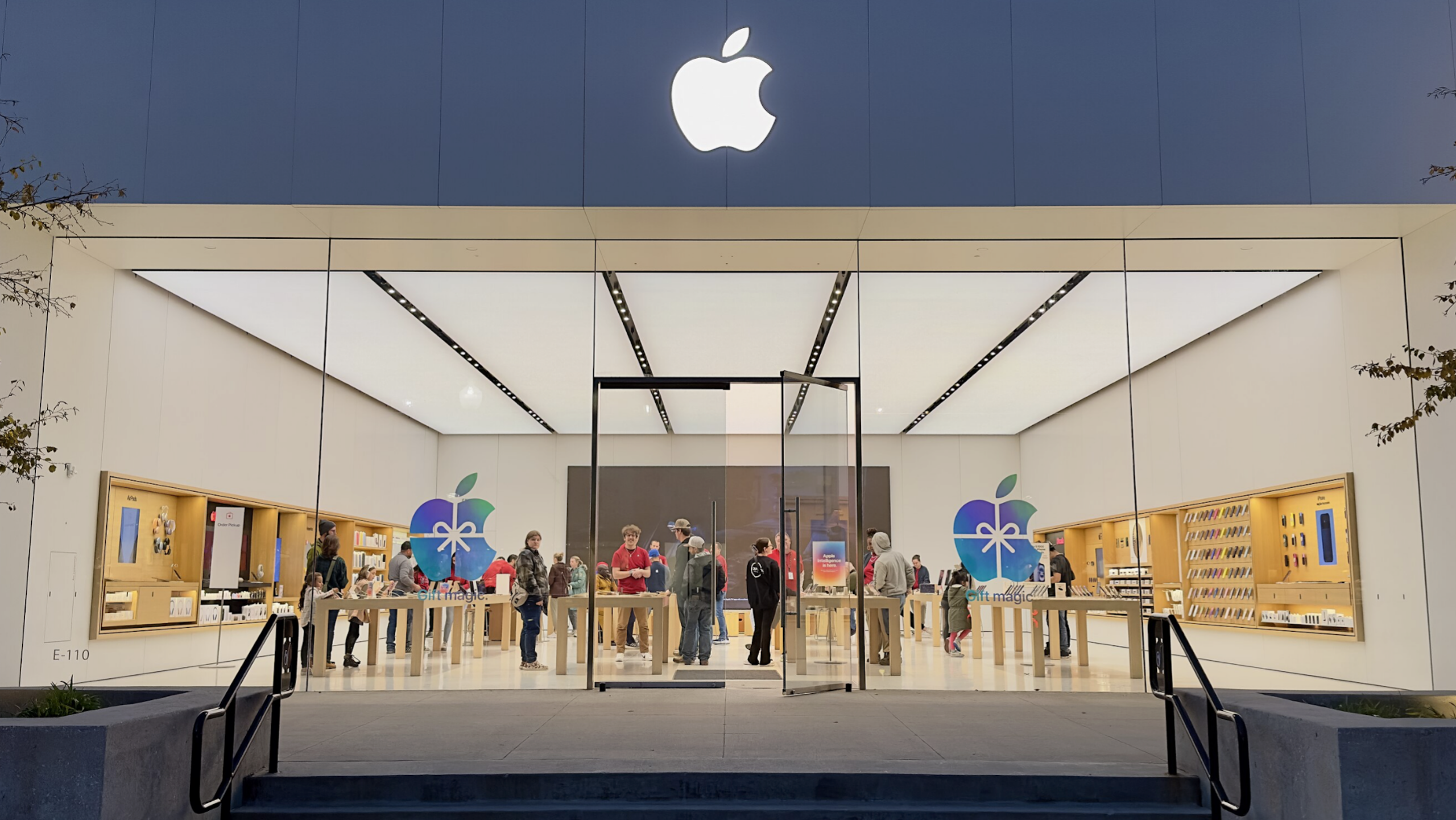 Apple Faces Ongoing Tariff Limbo After Supreme Court Strikes Down Trump Tariffs