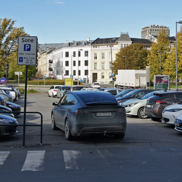 Tesla Says Their Supervised Full Self-Driving Will Automatically Find a Free Spot Even in a Busy Parking Lot & Park Itself