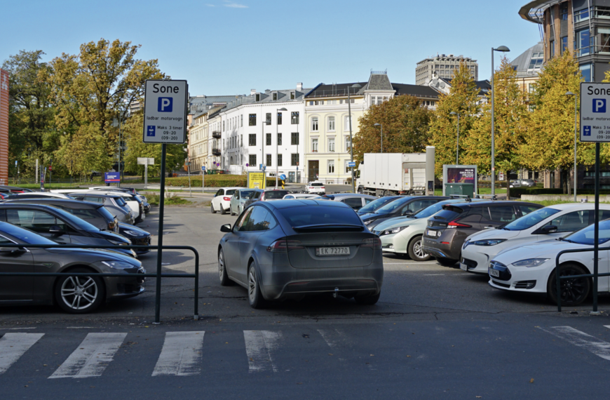 Tesla Says Their Supervised Full Self-Driving Will Automatically Find a Free Spot Even in a Busy Parking Lot & Park Itself